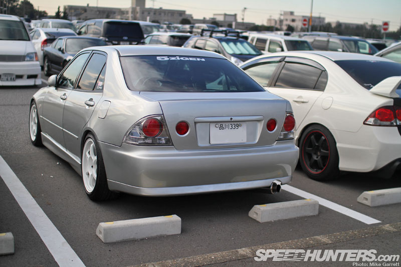 Tokyo-Auto-Salon-2013-Parking-Lot-12