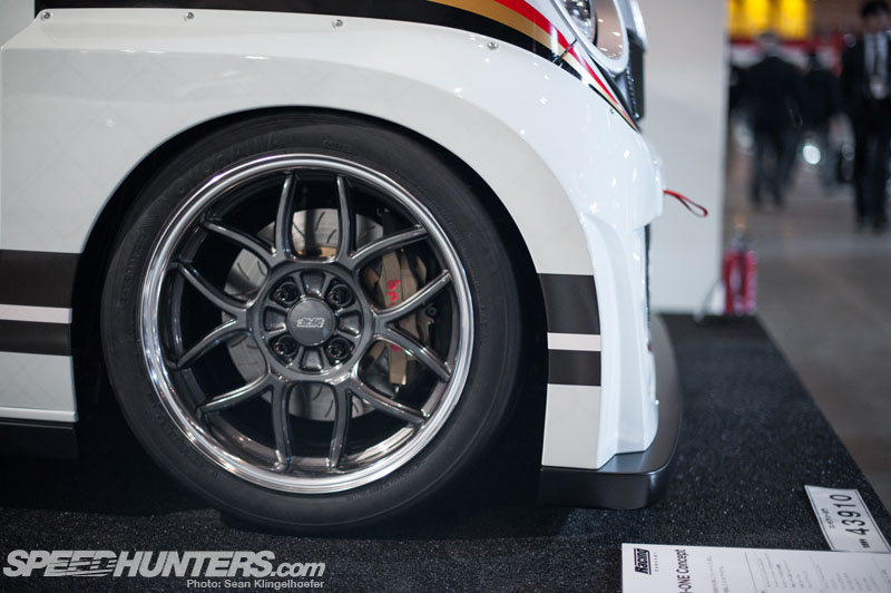 Tokyo-Auto-Salon-Sean-Spotlight-03