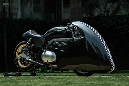 Course de dragsters Royal Enfield Continental GT par Greasehouse Customs