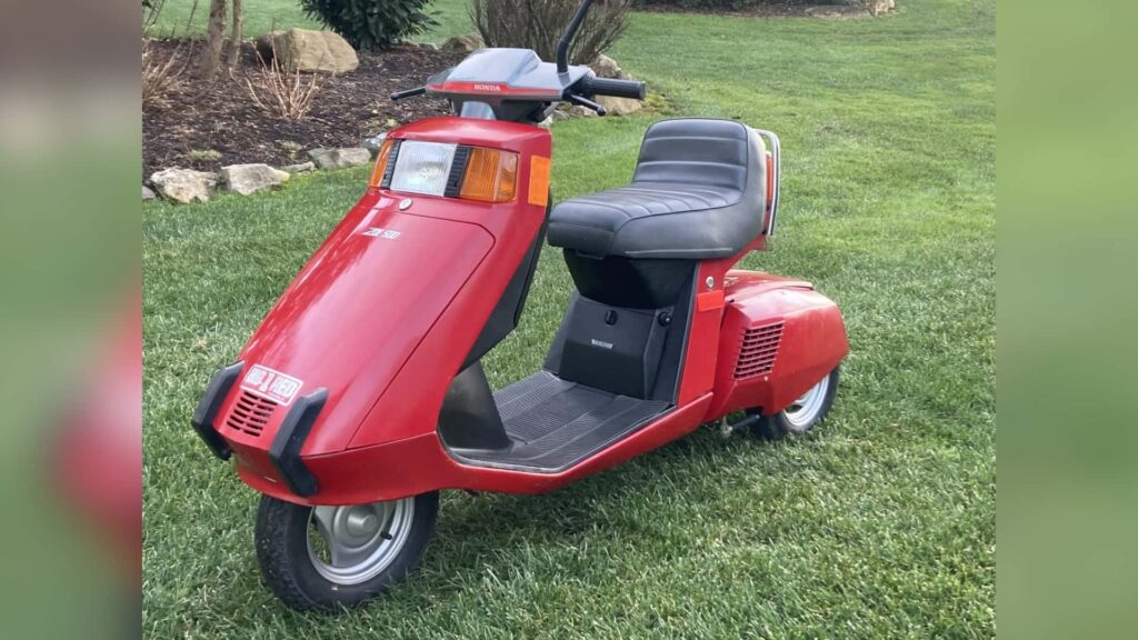 Ce Honda Stream était le premier modèle de trike penché de Team Red