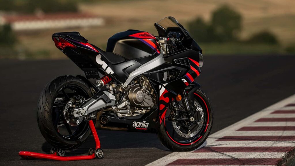 La production de l'Aprilia RS457 commence dans l'usine Piaggio de Baramati en Inde