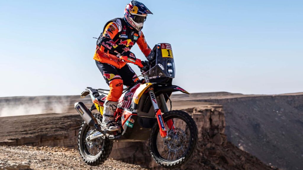 Regardez ce rallye KTM 450 subir un service complet à mi-course