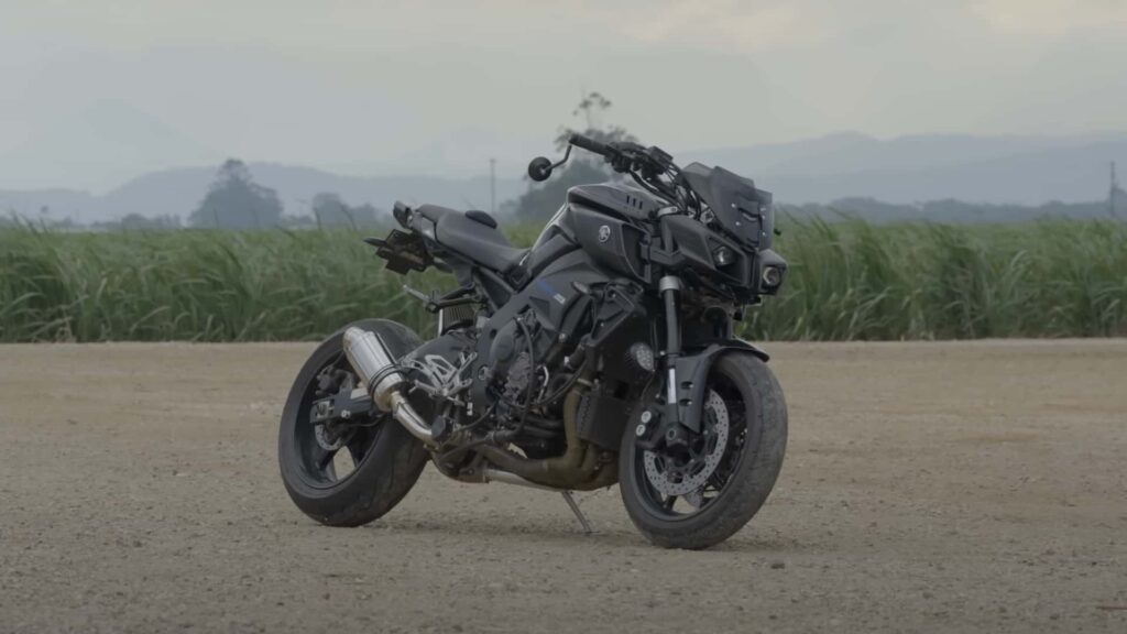 Regardez ceci si vous voulez une Yamaha MT-10 de 260 chevaux