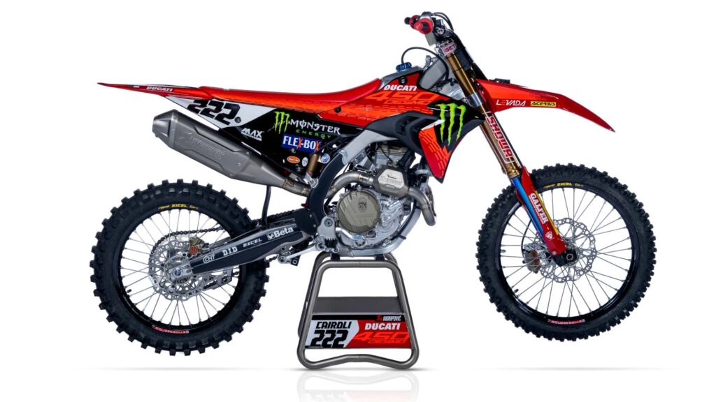 Voici votre premier aperçu du vélo de compétition Ducati Desmo450 MX