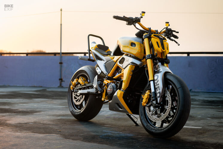 Téléviseurs personnalisés Apache RTR 310 par Smoked Garage