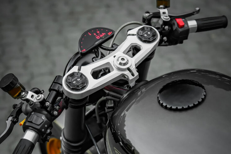 Royal Enfield Interceptor 650 café racer par Mean Green Customs