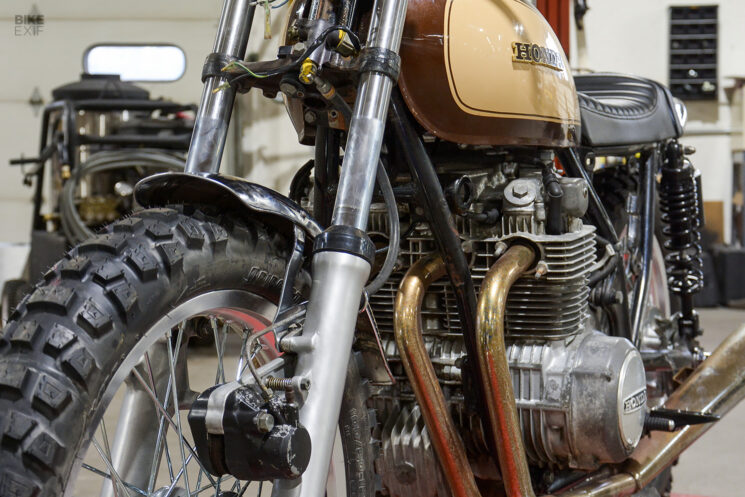 Montage d'un siège de moto universel de rechange