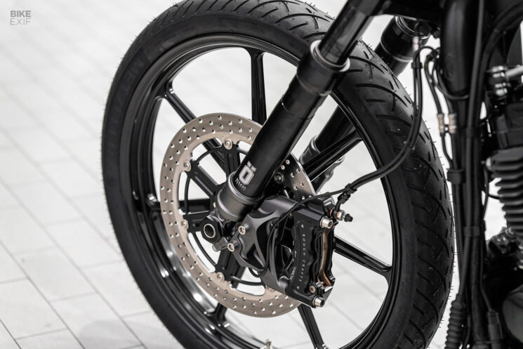 Harley-Davidson Sportster Roadster personnalisé par Rough Crafts