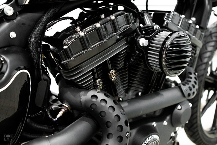 Harley-Davidson Sportster Roadster personnalisé par Rough Crafts