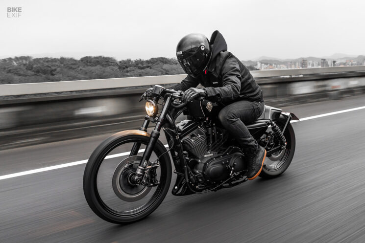 Harley-Davidson Sportster Roadster personnalisé par Rough Crafts