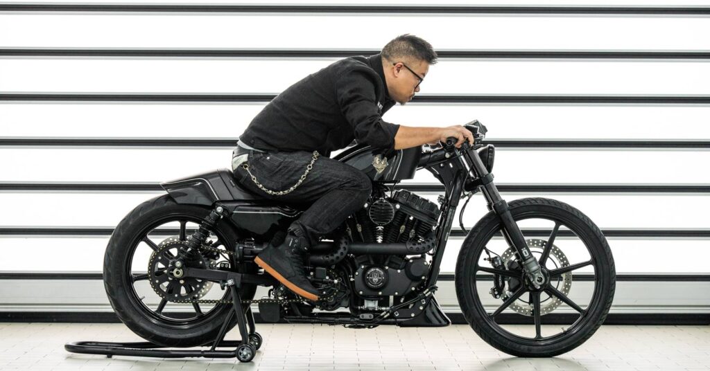 Vantage Velocity : Une Harley-Davidson Sportster Roadster par Rough Crafts
