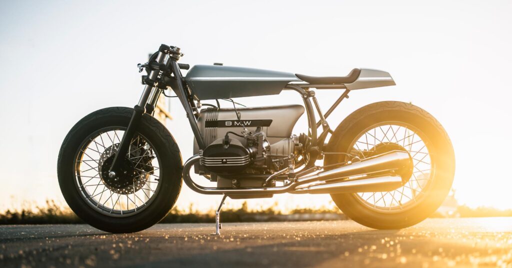Ingéniosité élégante : une BMW R100RS 1990 personnalisée par Wedge Motorcycle