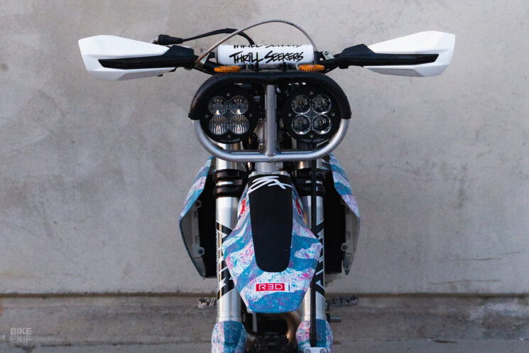 Vélo de course Husqvarna FE 450 Baja 1000 par Deus ex Machina