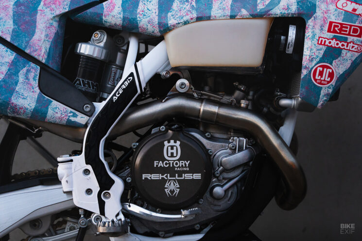 Vélo de course Husqvarna FE 450 Baja 1000 par Deus ex Machina