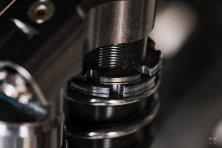 Examen des amortisseurs arrière TFX Suspension Xtreme