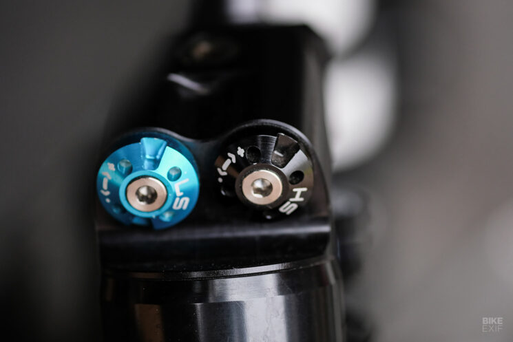 Examen des amortisseurs arrière TFX Suspension Xtreme