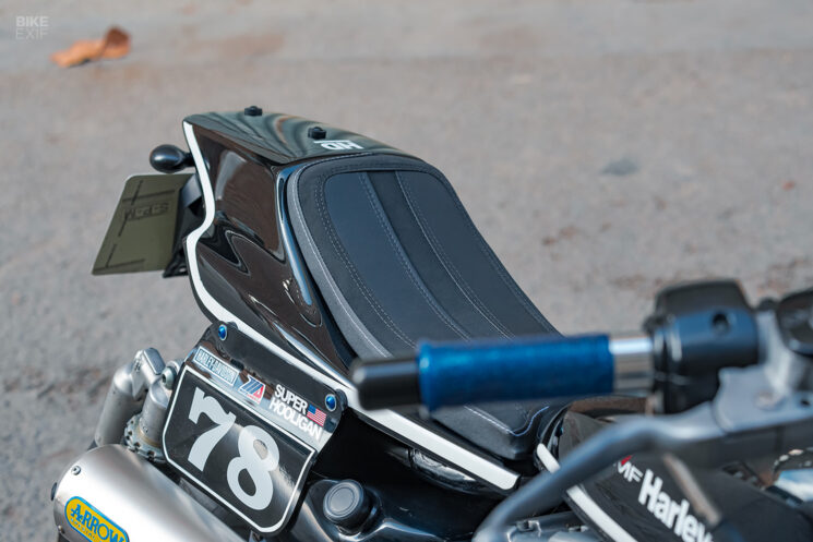 Sportster 1200 personnalisé avec style supermotard