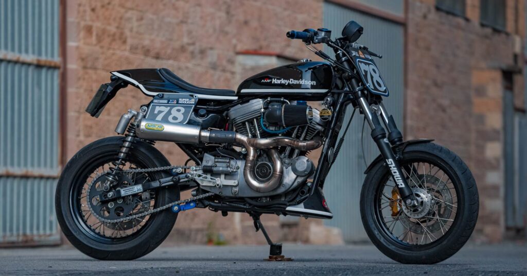 Super-tracker : Un Sportster 1200 personnalisé avec un style de supermotard