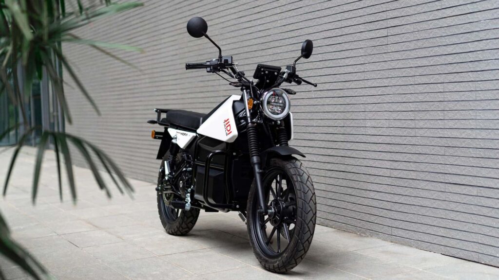 La nouvelle moto électrique Jidi recharge la mobilité en Afrique
