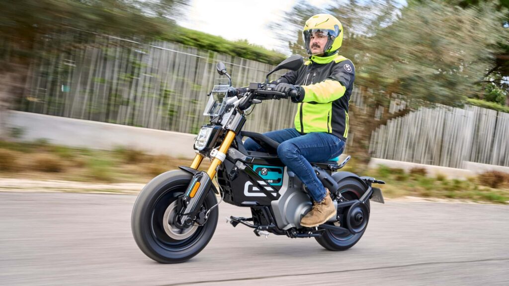 Le CE 02 de BMW est un scooter électrique intéressant