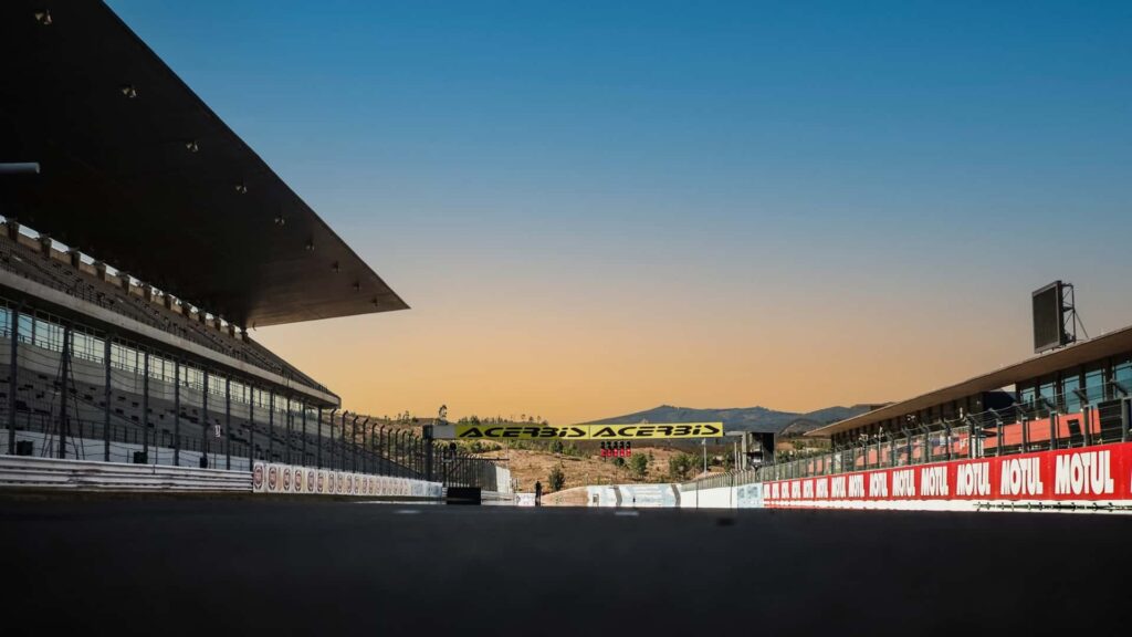 Le WorldSBK 2024 courra littéralement jusqu'au coucher du soleil à Portimao