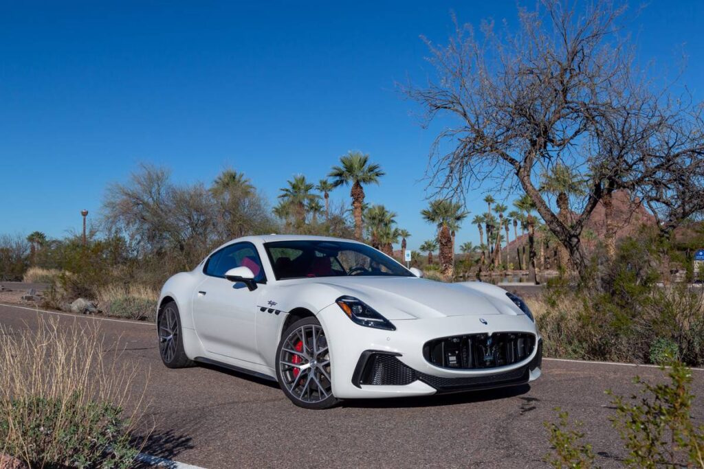 maserati-gran-turismo-2024-01-exterior-front-angle