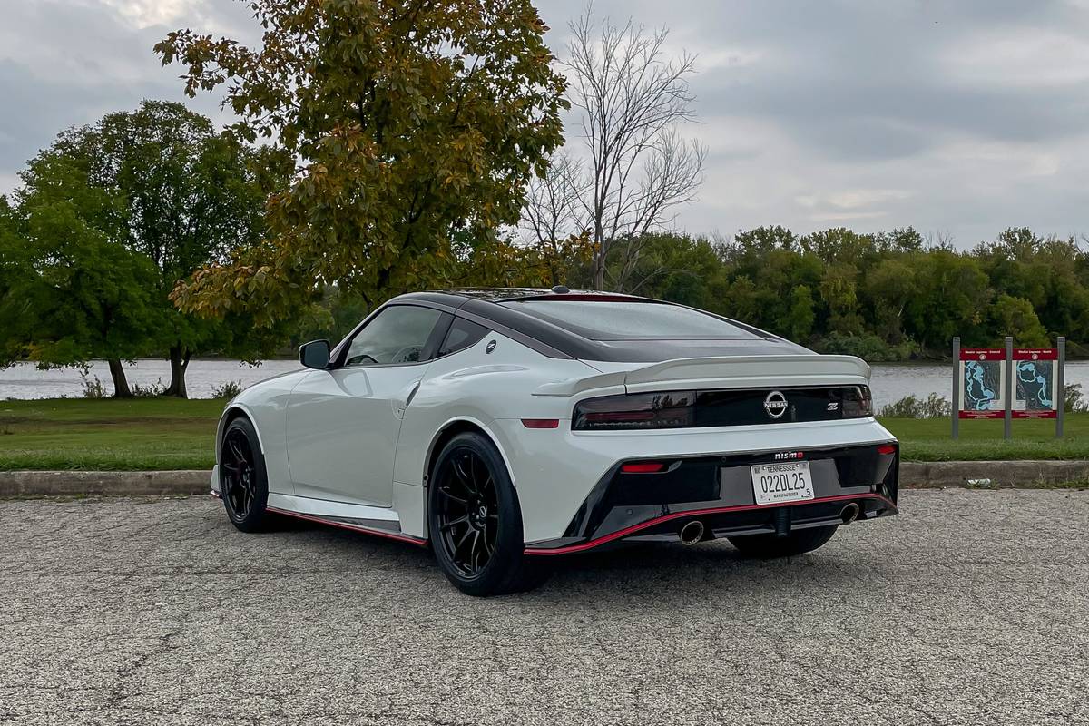 nissan z nismo 2024 05 angle extérieur arrière à l'échelle jpg