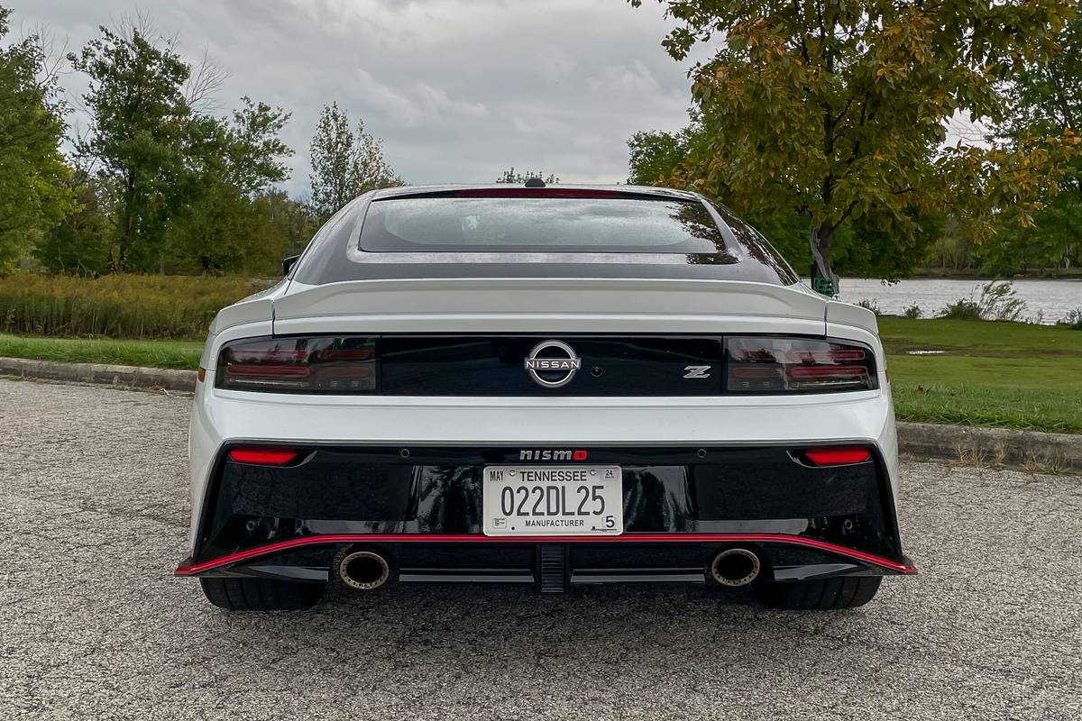 nissan z nismo 2024 06 extérieur arrière à l'échelle jpg
