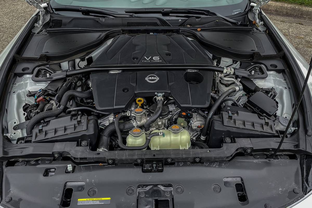 nissan z nismo 2024 08 intérieur moteur à l'échelle jpg