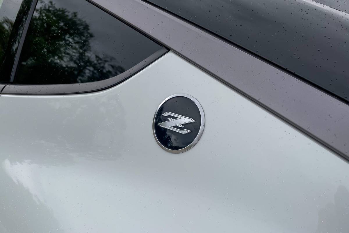 nissan z nismo 2024 04 badge de profil extérieur à l'échelle jpg
