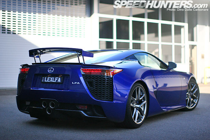 Bleu Lexus LFA arrière