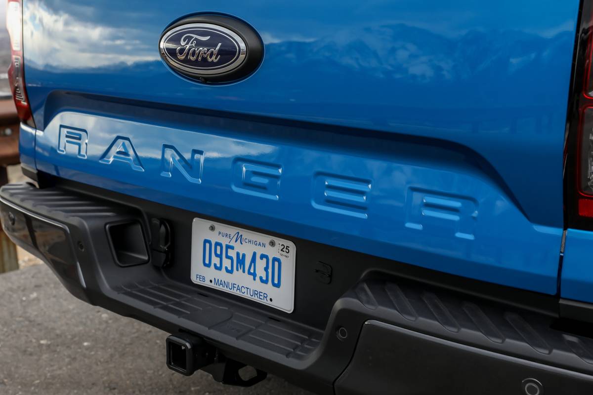 ford ranger lariat 2024 11 badge arrière extérieur à l'échelle bleue jpg