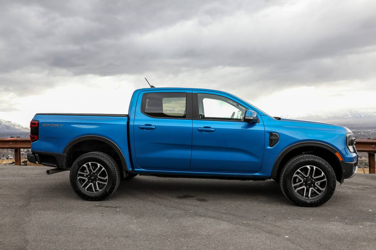 ford ranger lariat 2024 06 profil extérieur échelle bleue jpg