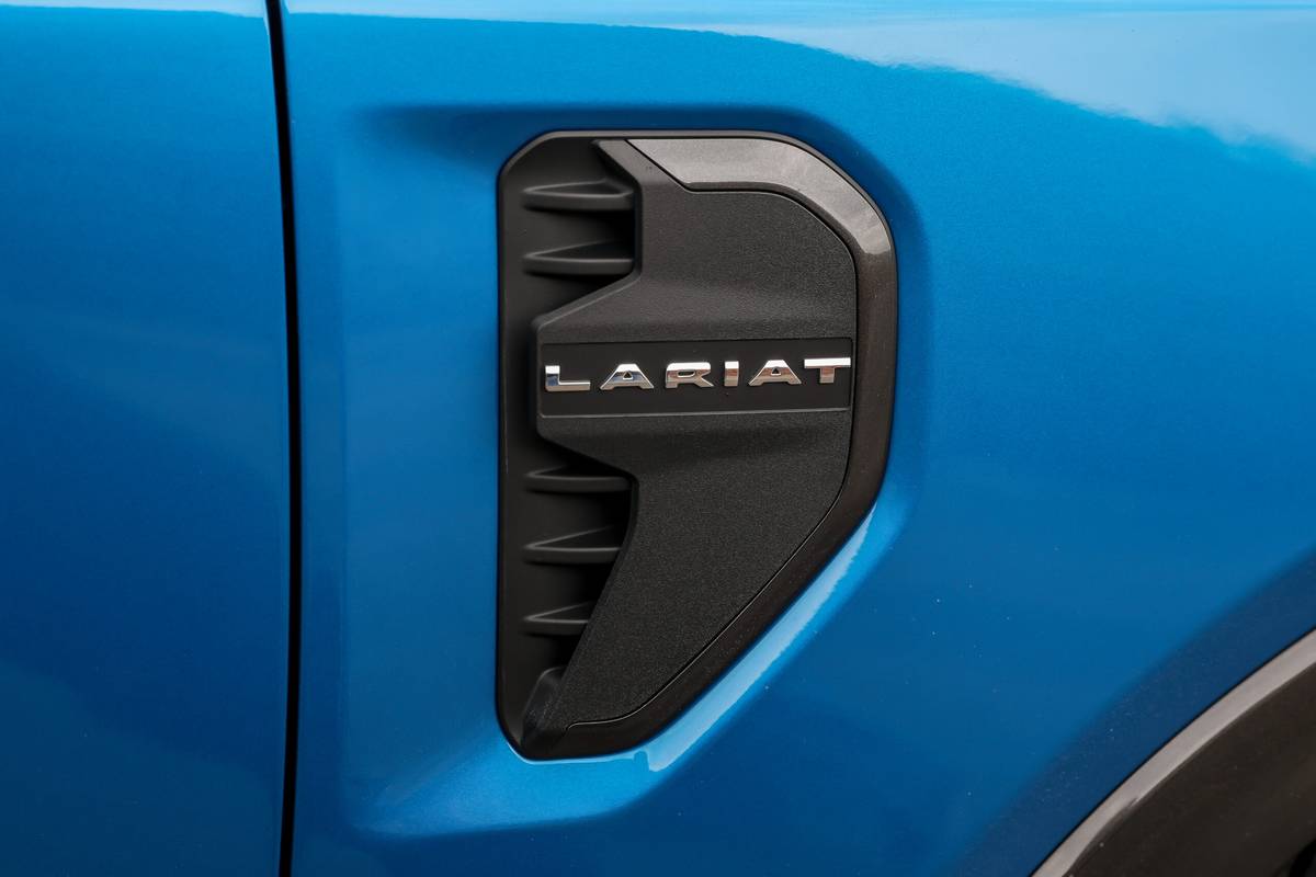ford ranger lariat 2024 07 badge de profil extérieur à l'échelle bleue jpg
