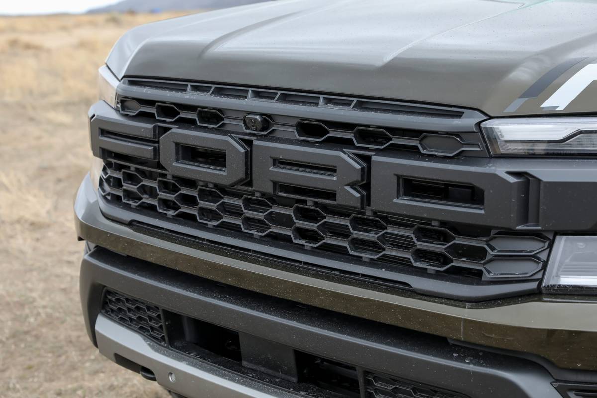 ford ranger raptor 2024 15 insigne de calandre extérieure à l'échelle jpg