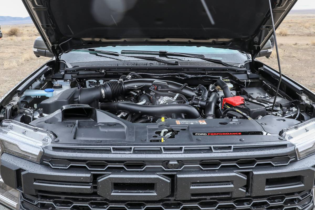 ford ranger raptor 2024 32 intérieur moteur à l'échelle jpg