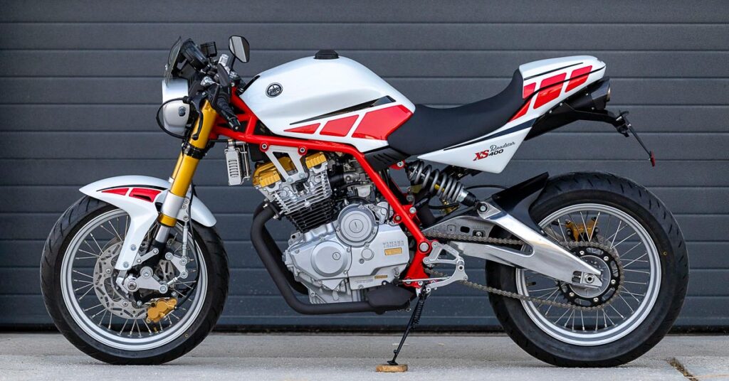 Construit pas acheté : une Yamaha XS400 à cadre personnalisé avec des fourches brevetées