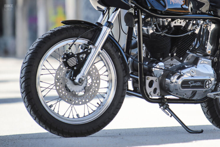 Norley café racer avec un moteur Harley Ironhead Sportster