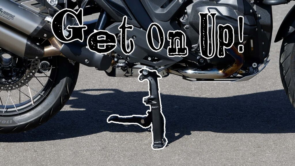 La BMW R 1300 GS n'a pas de béquille centrale électronique, mais aide à la relever