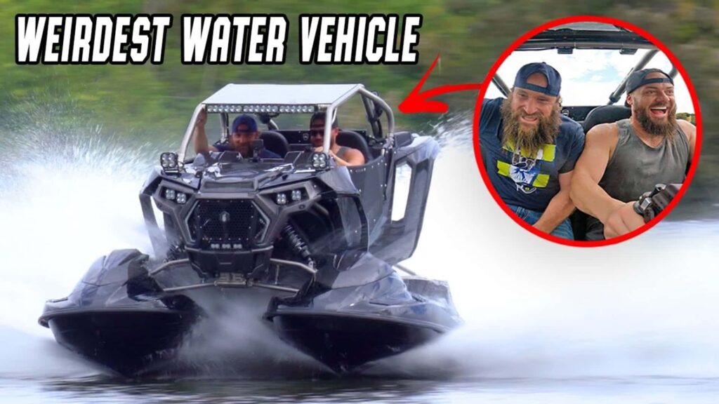 Voici à quoi ressemble un Polaris RZR monté sur deux jetskis sur les vagues