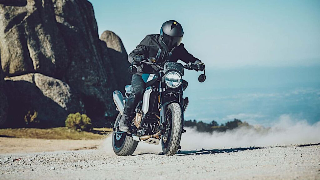 Voici tout ce qu'il faut savoir sur le nouveau Husqvarna Svartpilen 801