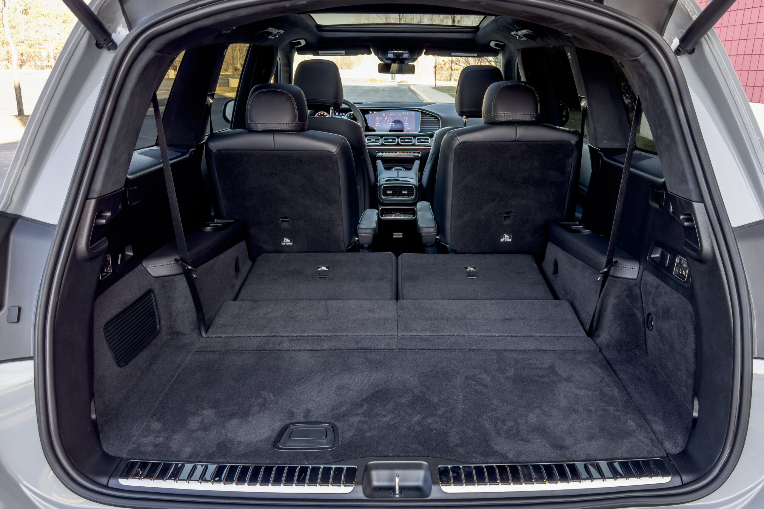 mercedes amg gls 63 2024 37 intérieur cargo à l'échelle jpg