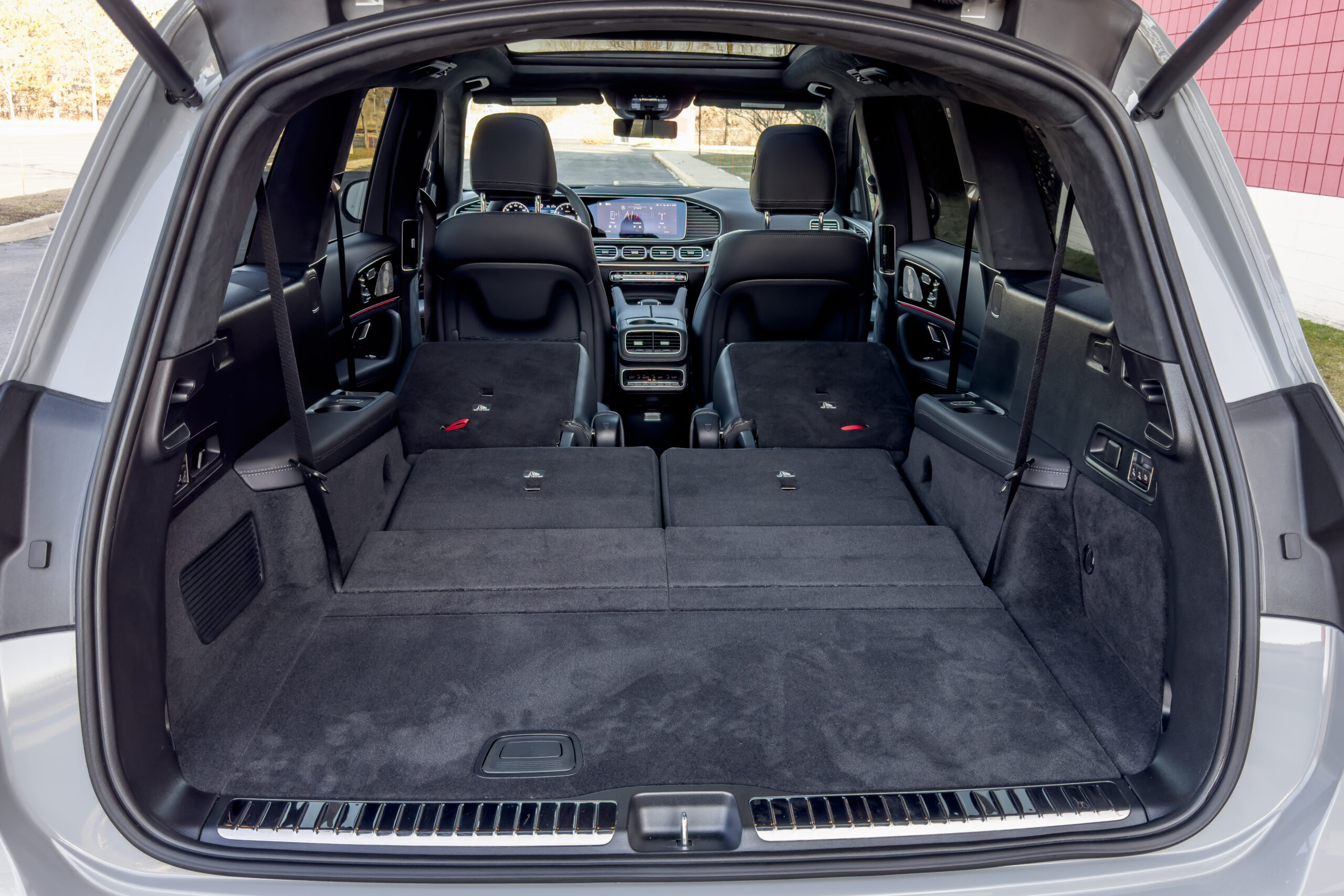 mercedes amg gls 63 2024 38 intérieur cargo à l'échelle jpg