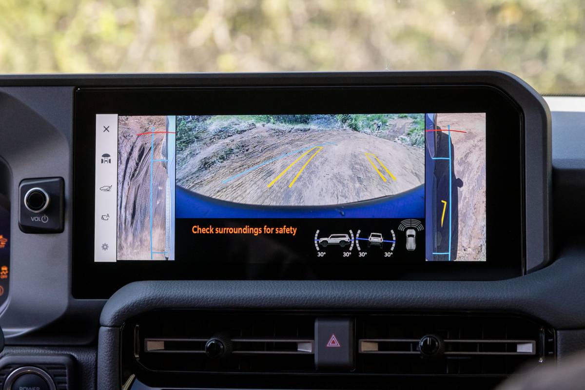 toyota land cruiser 2024 27 intérieur console centrale affichage à l'échelle jpg