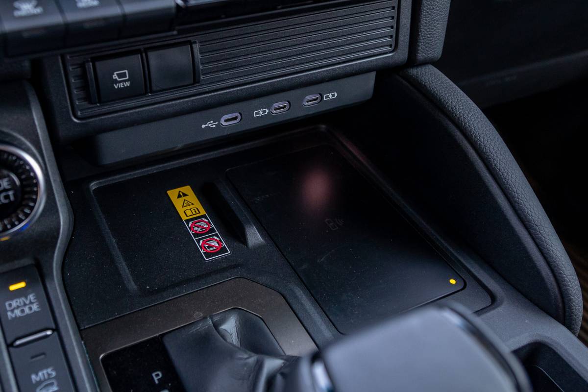 toyota land cruiser 2024 24 chargeur intérieur à l'échelle jpg
