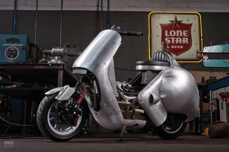 Vespa GT 200 turbocompressée avec carrosserie faite à la main
