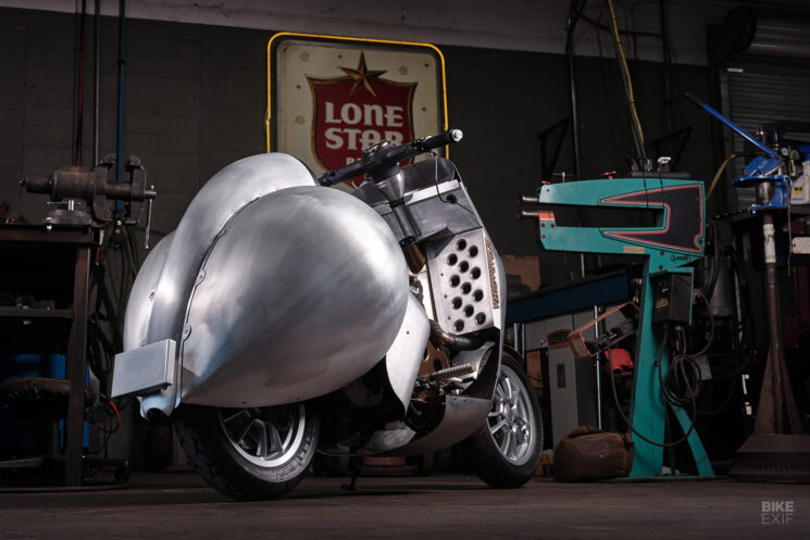 Vespa GT 200 turbocompressée avec carrosserie faite à la main