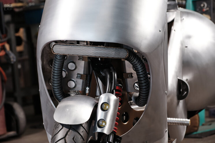 Vespa GT 200 turbocompressée avec carrosserie faite à la main
