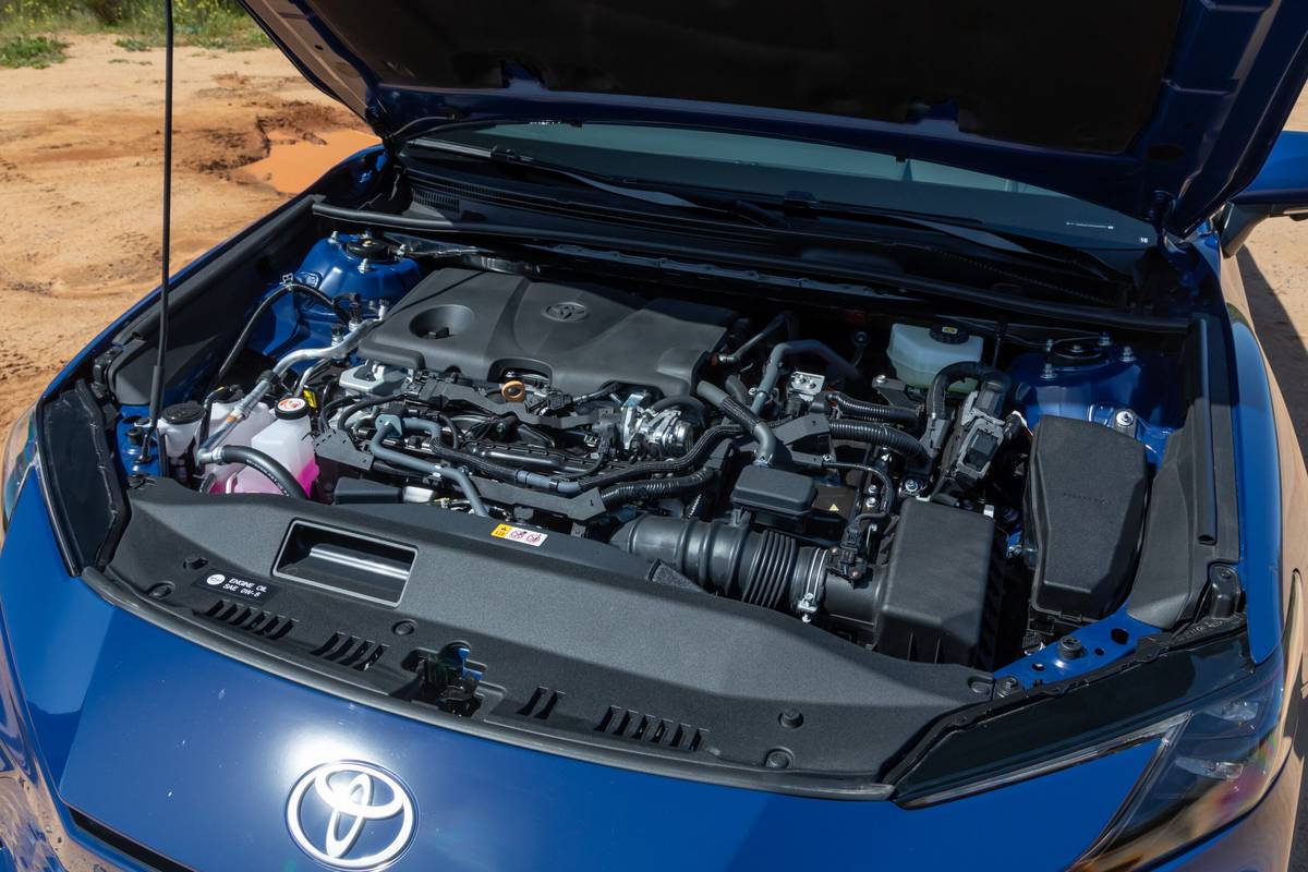 toyota camry xse 2025 16 intérieur moteur à l'échelle jpg