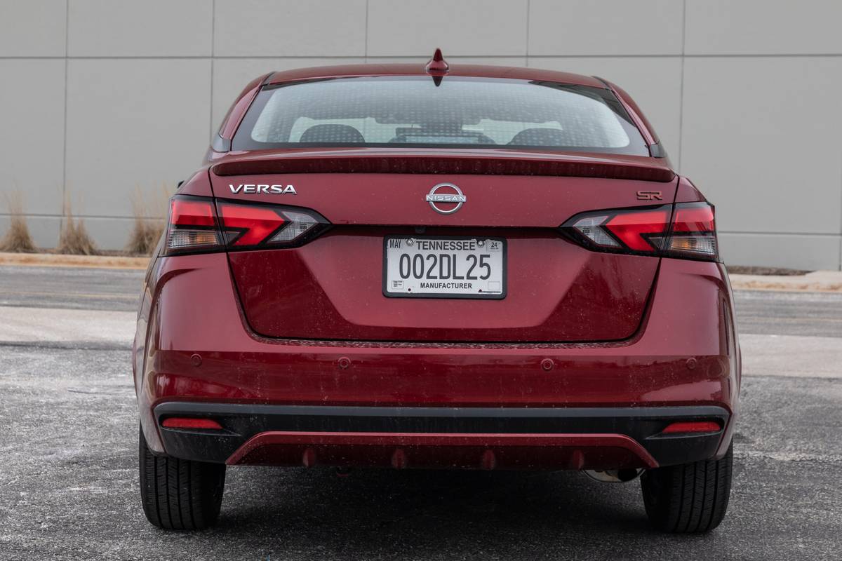 nissan versa 2024 07 extérieur arrière à l'échelle jpg